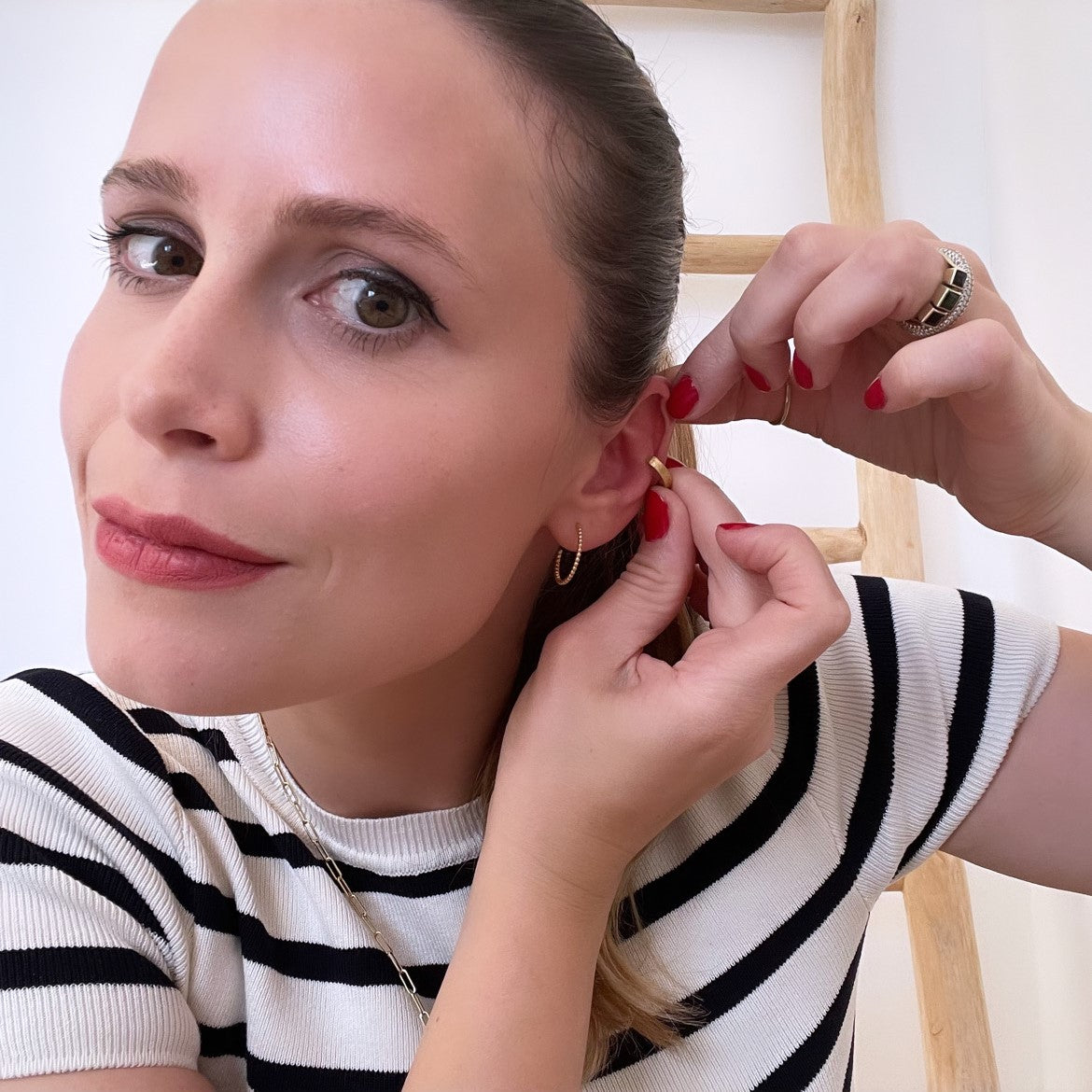 how to wear - Earcuff anlegen. Wie zieht man einen Earcuff, eine Ohrklemme an.