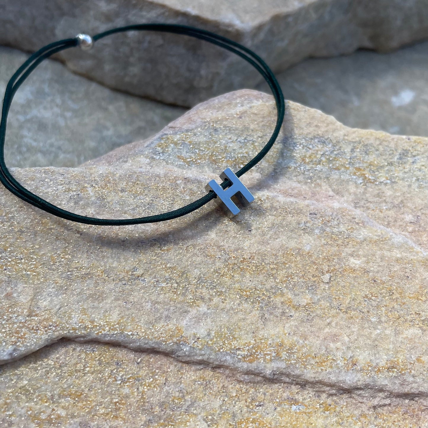 Lettre Armband GRÜN/SILBER