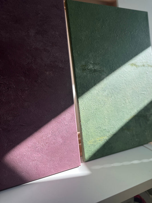 Ausstellung bei der Haspa Osterstraße: Farbpsychologie zwischen Bordeaux, Grün und Blau